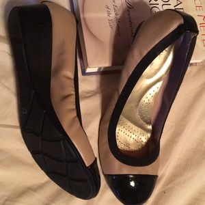 Dexflex comfort 9.5 tan with black Patton trim